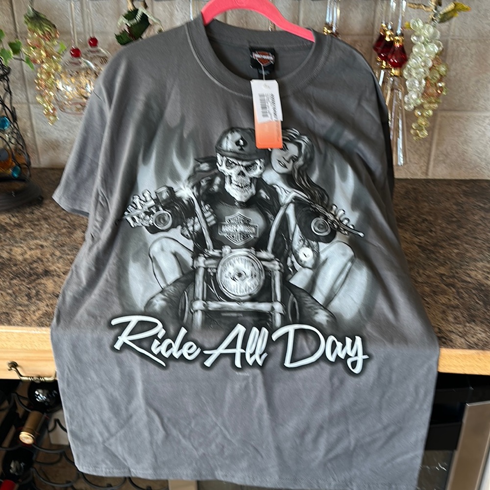New with tags men’s large Las Vegas, Harley, Davidson Tee